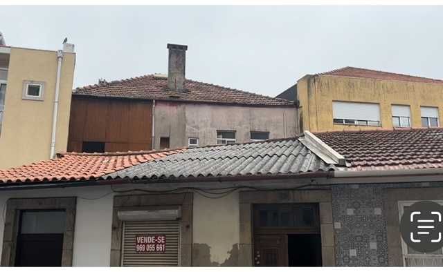 Casa para Restaurar na R Fontinha (20 metros da R St Catarina)