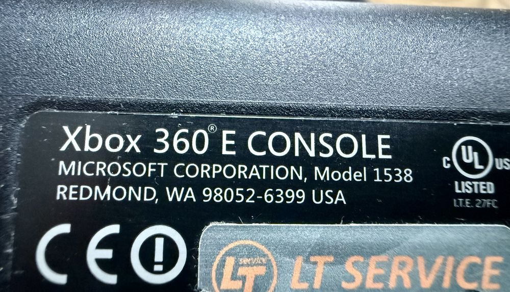 Konsola XBOX 360 E