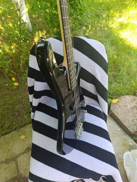 Бас-гітара ibanez 4 струнна.