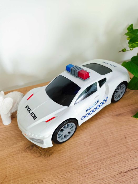 Radiowóz policyjny, duże auto samochód policja z dźwiękami