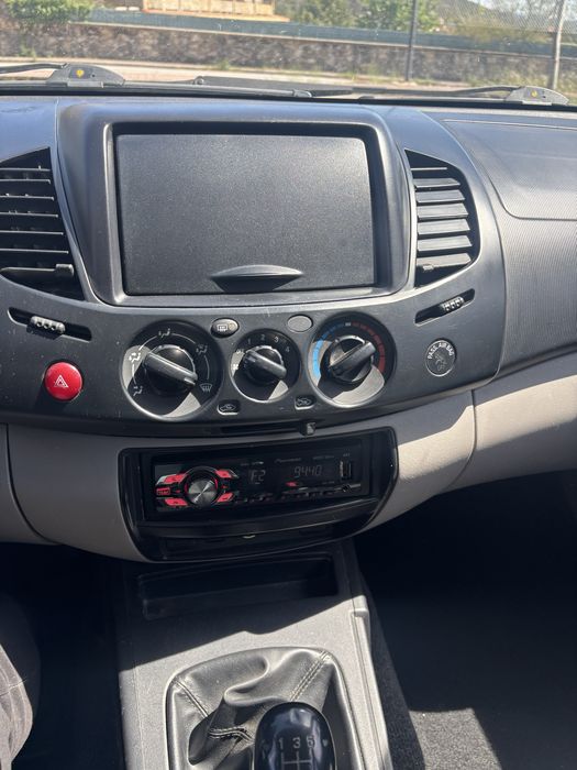 Mitsubishi L200  …..
