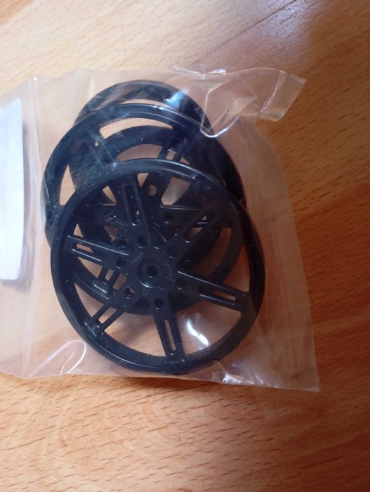 2 Servomotores + 2 rodas + 2 suportes (NOVOS)