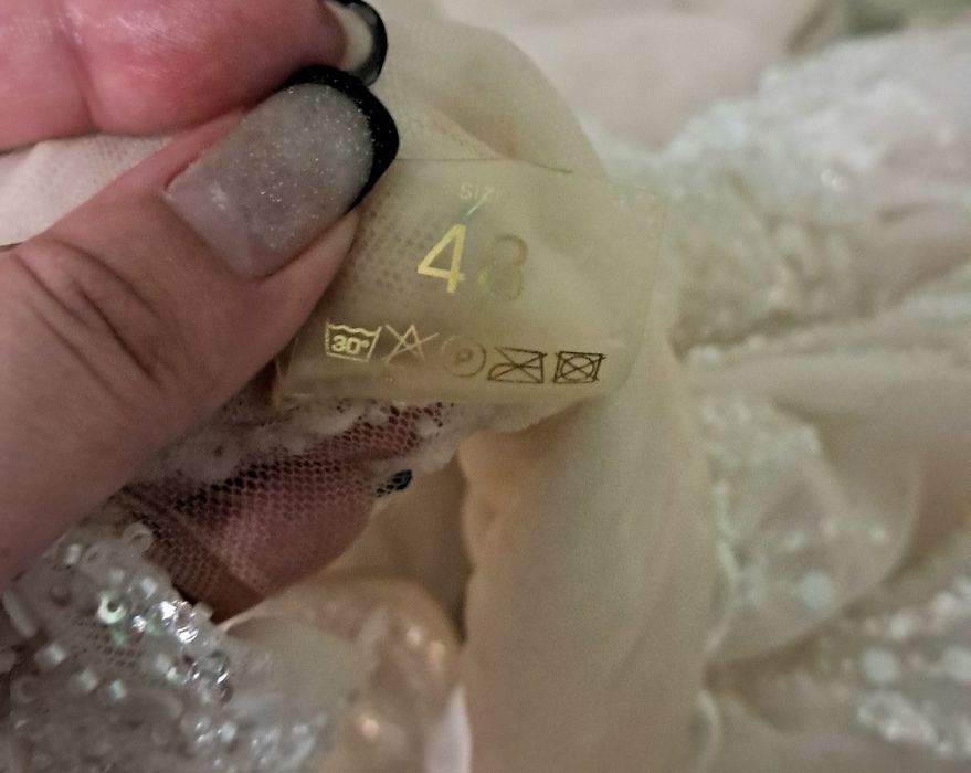 Продам весільну сукню