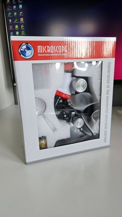 Zabawkowy mikroskop