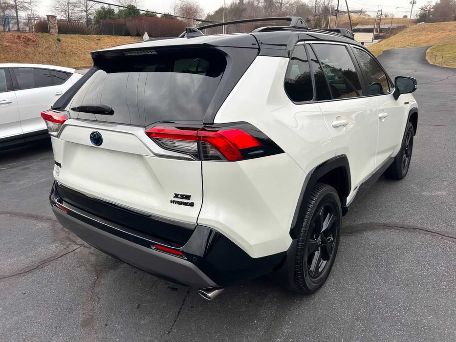 Toyota RAV4 XSE      2021