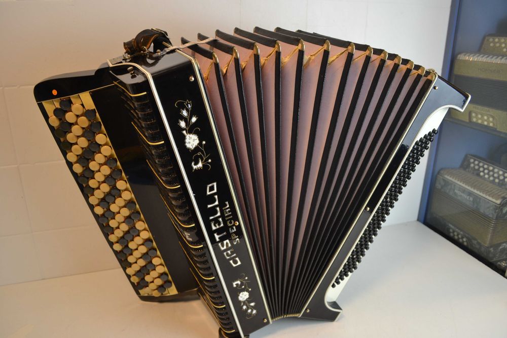 Acordeao Castelli 3 Voz Com Mala de Transporte.N 439