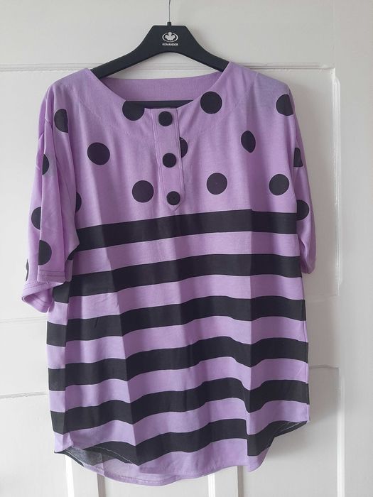 Fioletowa bluzka w groszki i paski
