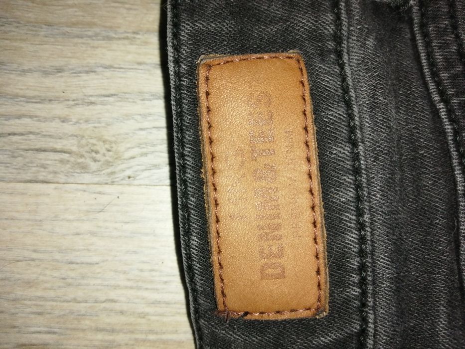 Dwie pary spodni jedne firmy Mango