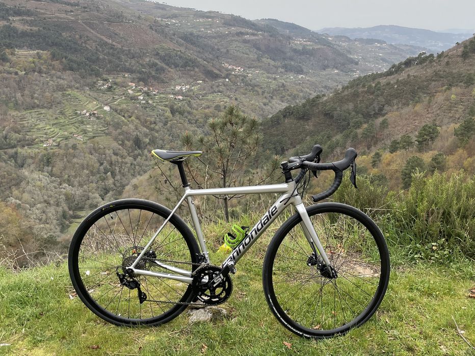 Bicicleta de estrada Cannondale CAAD 12 Disc
