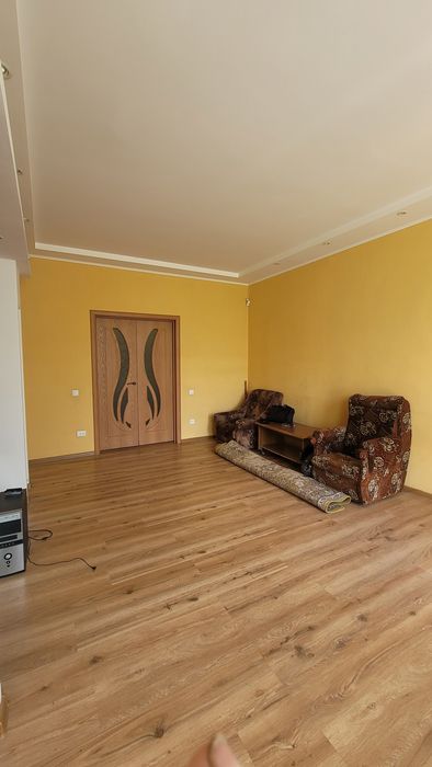 Продам 4х кімнатну квартиру.  Центр міста.