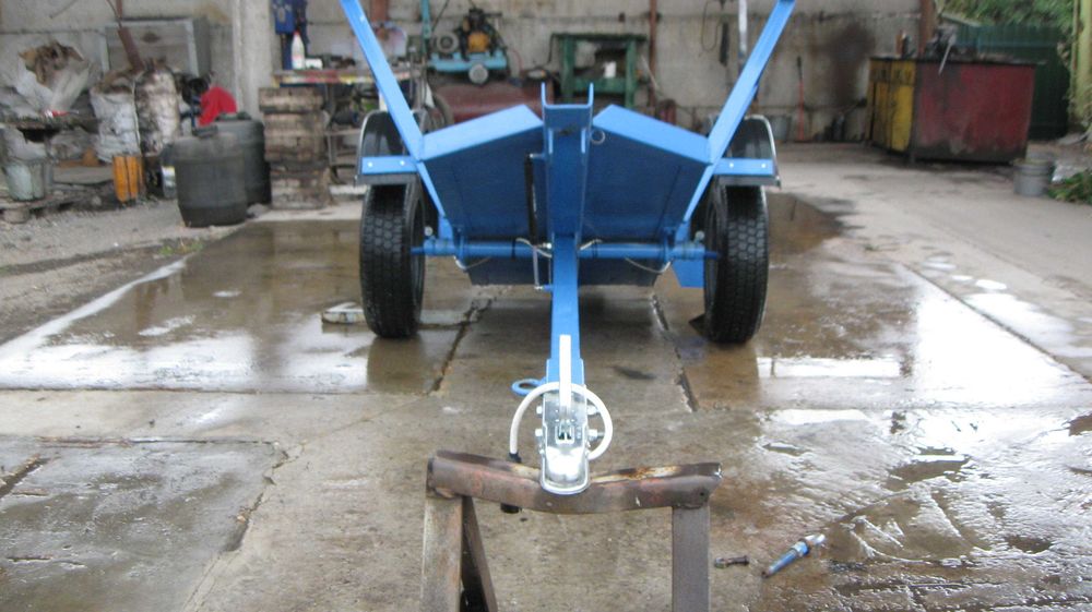 Причеп для перевозки мотоциклів, човнів.