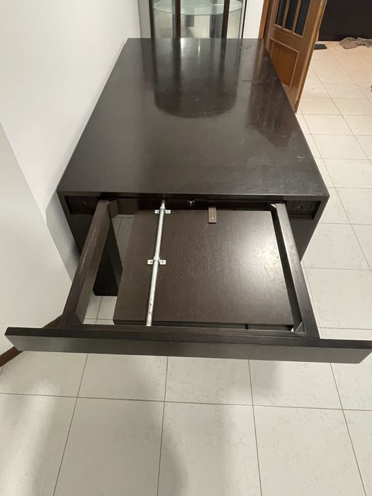 Mesa extensível castanho escuro