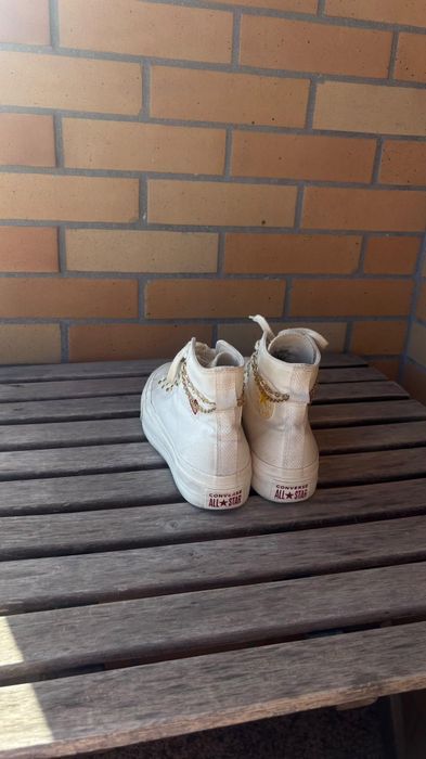 Sapatilhas Converse Chuck Taylor Plataforma Brancas com Corrente Dourada e Coração