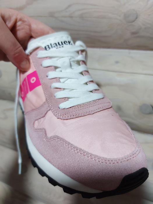 Стильні жіночі кросівки від американського бренду Blauer
Стильні жіноч