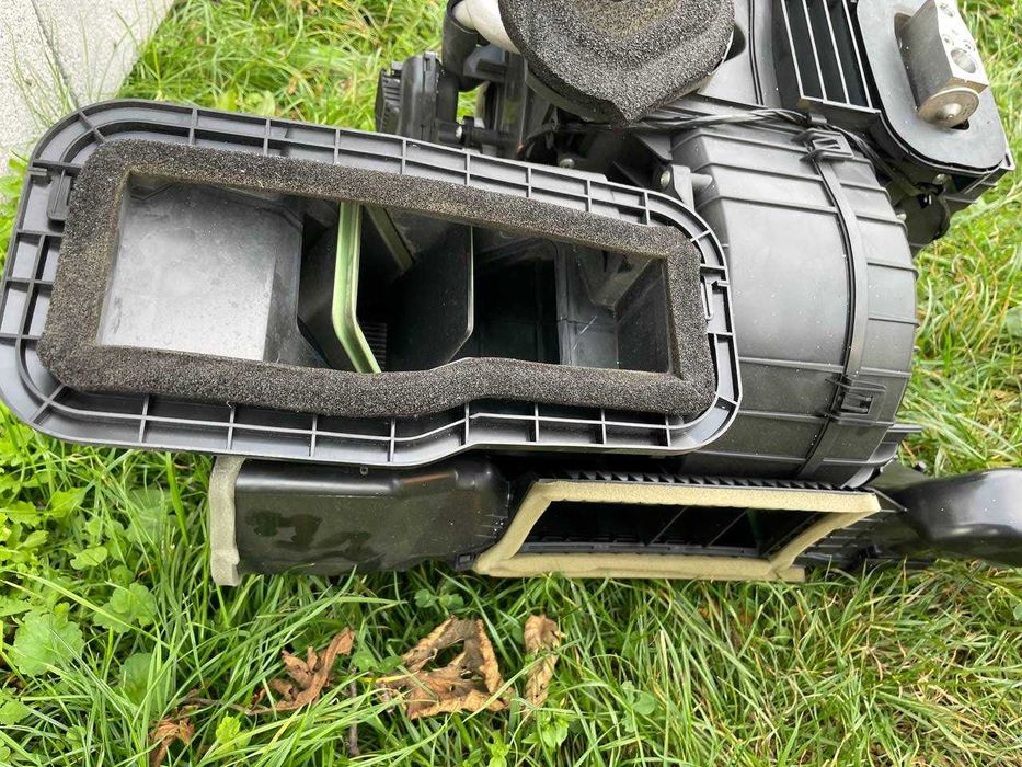 Корпус пічки печки Nissan Leaf 11-17 T1019003MB 272103NA1A Авторозбор