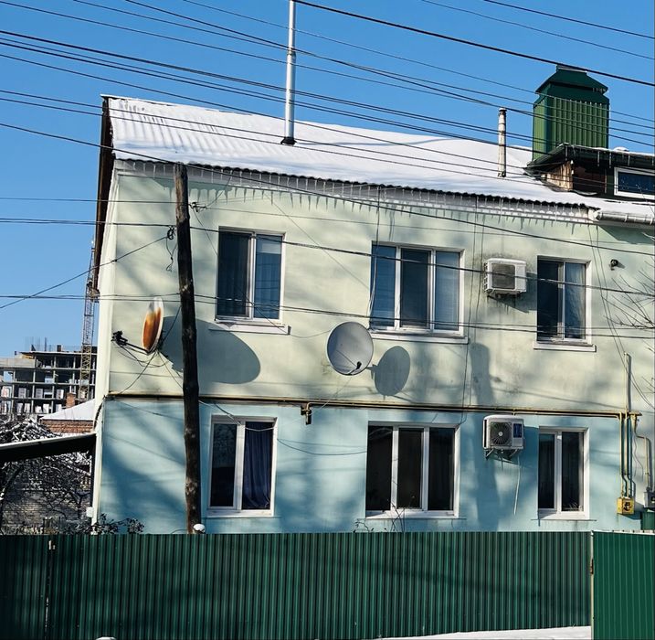 Центр міста, квартира з автономним опаленням та двориком