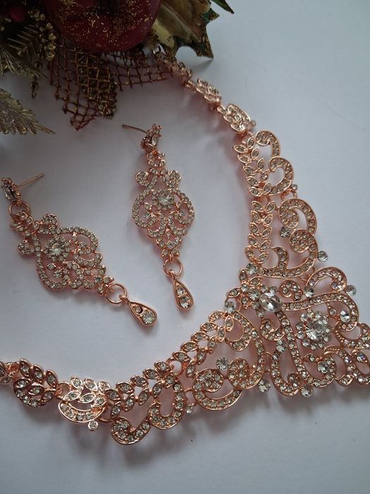 Kolia w kolorze złota z cyrkonią