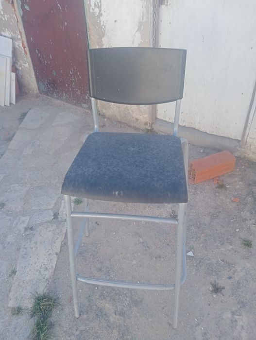 Banco para por a criança a comer na mesa