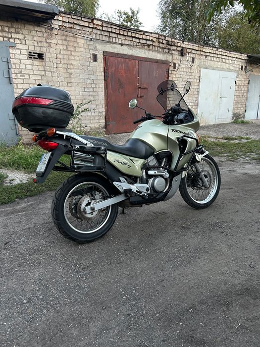 А мотоцикл Honda transalp 650