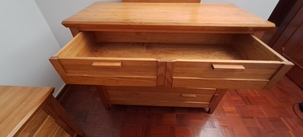 Cama de quarto casal em pinho macico