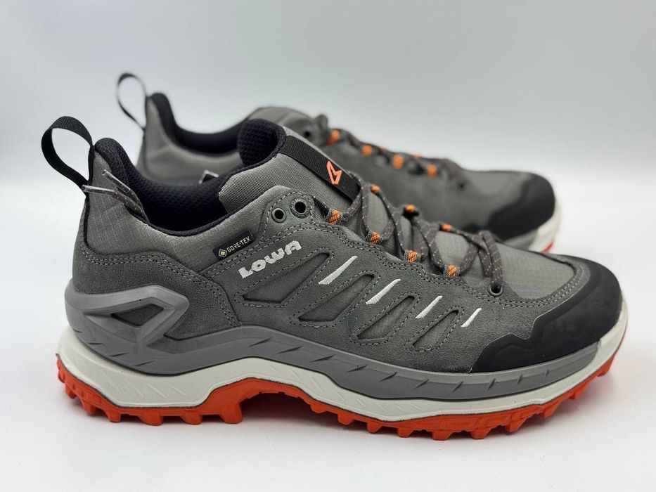 Кросівки Lowa Gore-tex Розмір 42 Нові