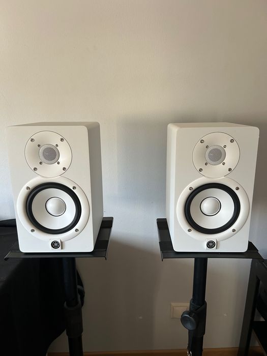 Monitor de áudio yamaha hs5 branco + tripé