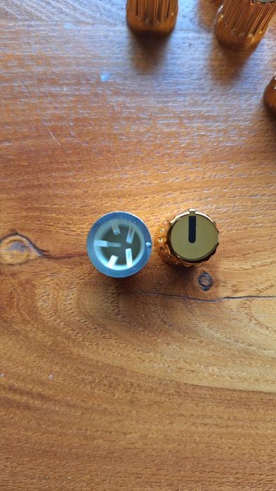 Super Knob 90° Chroma gold caps - dj techtools.