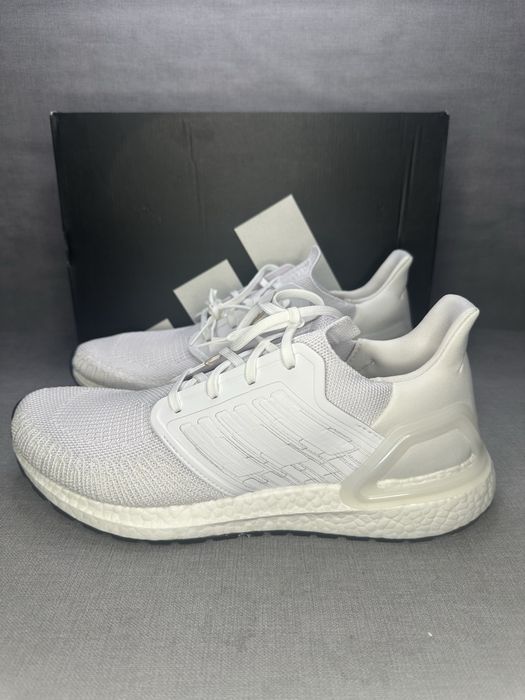 adidas gazelle silver green womens adidas ULTRABOOST 22 Running Shoes | Triple White main image 1