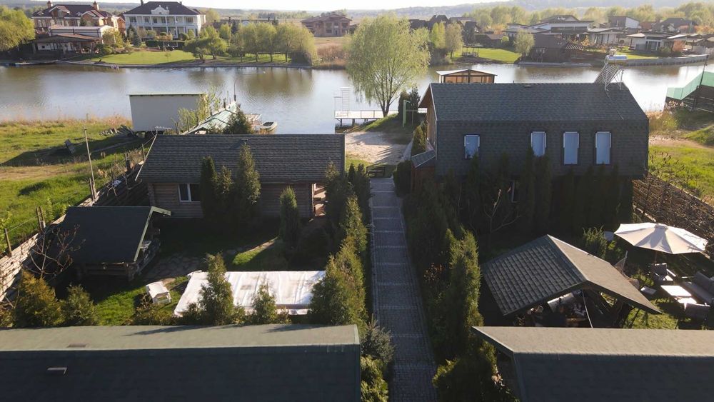 База отдыха в закрытом коттеджном городке на берегу озера