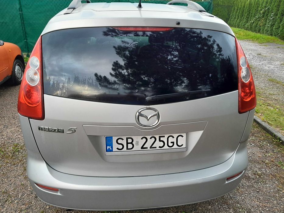 Samochód Mazda 5 jako uszkodzony
