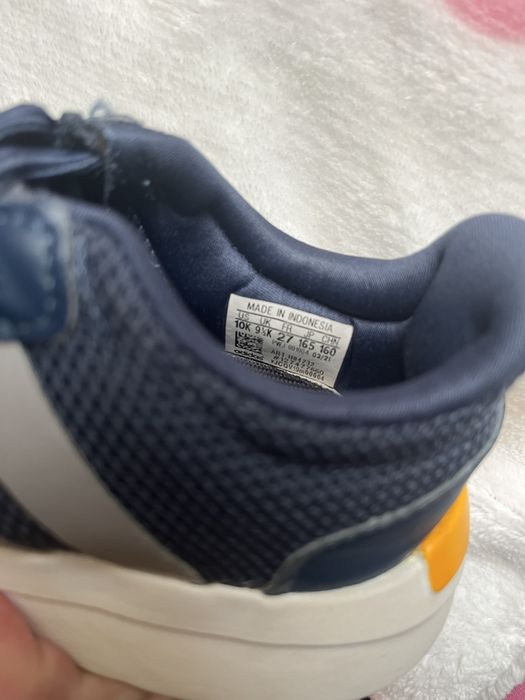 легенькі кросівки Adidas