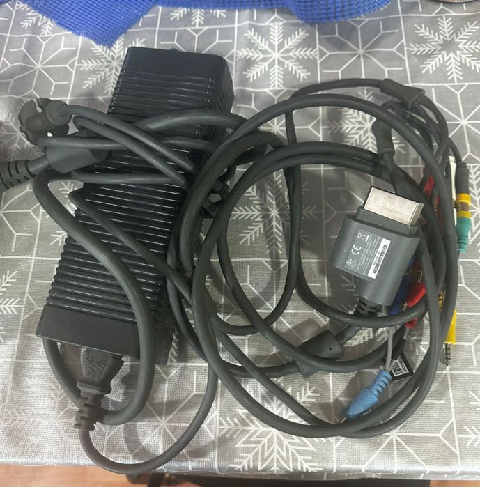 XBOX 360 Com os assessorios TODOS mais 3 jogos!!