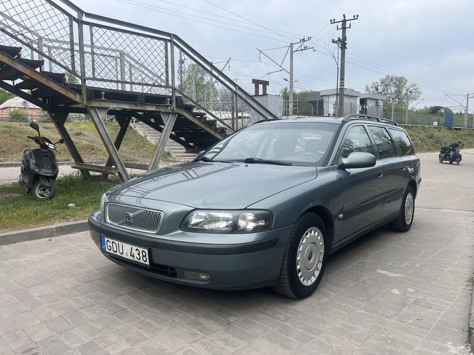 Volvo V70 2.4 Дизель Механіка Гарний стан авто !