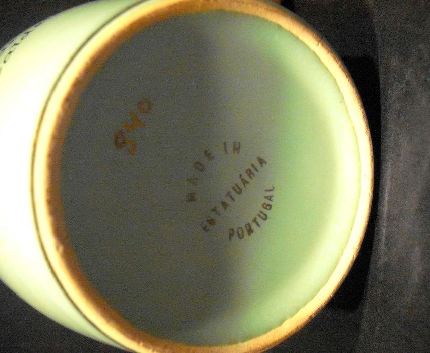 Caneca antiga de Estatuária - estado de novo