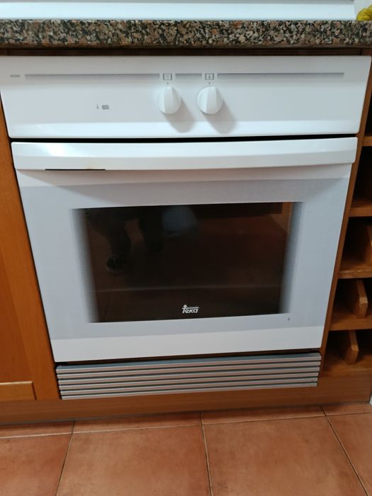 Forno eléctrico, exaustor e placa a gás