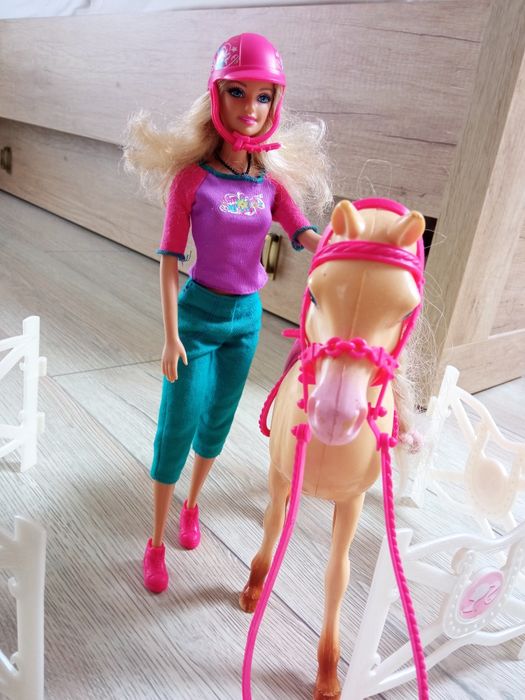 Barbie wraz z koniem