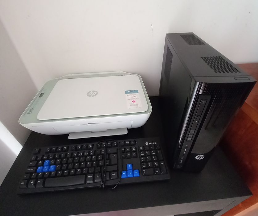 Impressora HP com torre HP e teclado472777084917534720