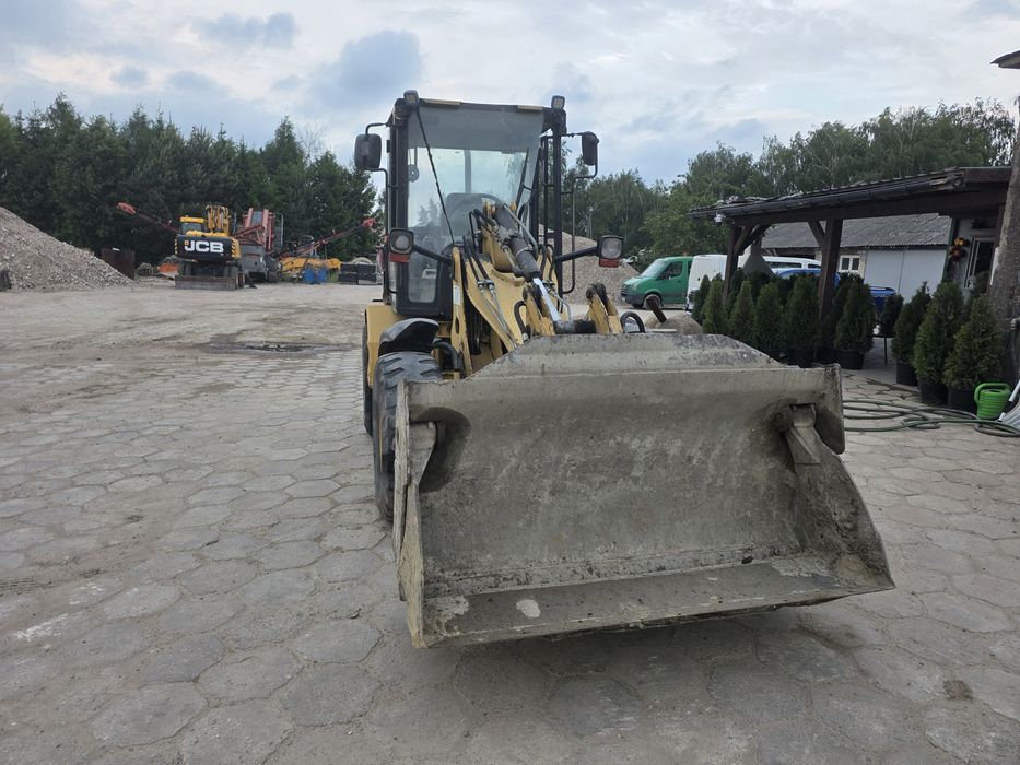 Cat 906 2003 rok do lekkich poprawek