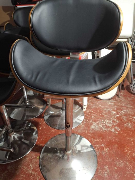 Cadeira de bar com encosto Mambo