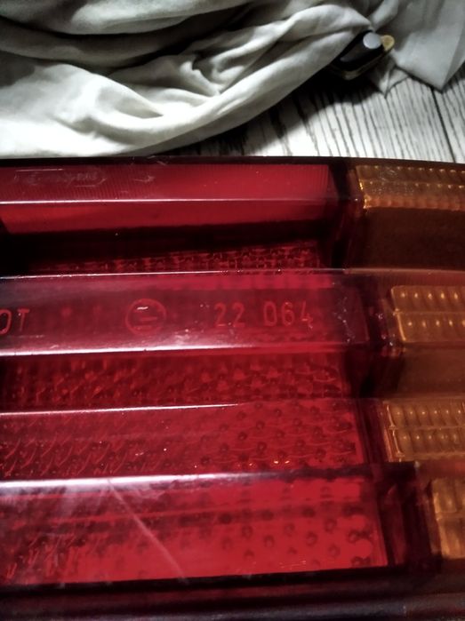 Продам правий , задній фонарь Mercedes 123