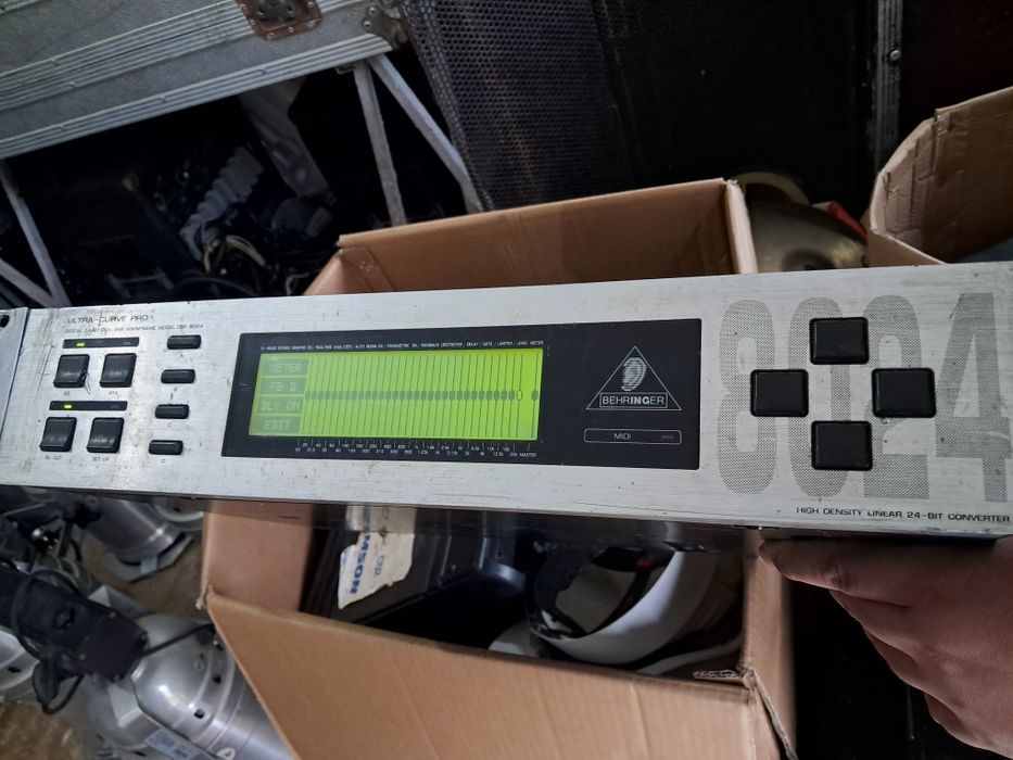 UltraCurve 8024 Behringer