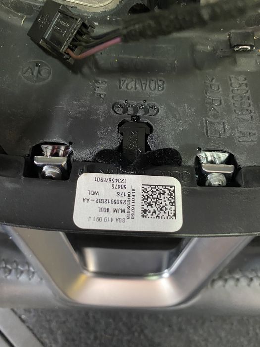 Продам руль Audi Q5 80A