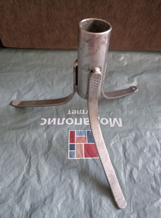 Тринога - подставка для ёлки (нерж.)