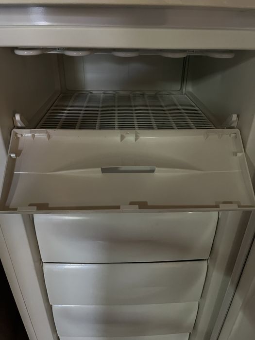 Продам морозилку Ardo