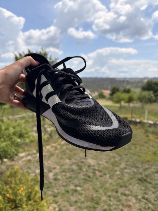 Ténis Adidas originais – pretos/brancos – nº 46