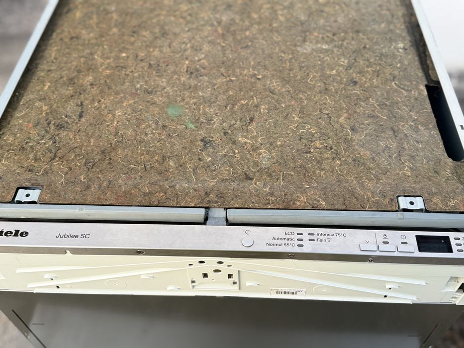 Посудомийна машина Miele G G4990 Jubilee.