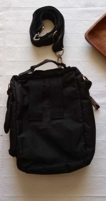 Bolsa mão tiracolo ou cinta, 7 compartimentos Marca Benzi Active