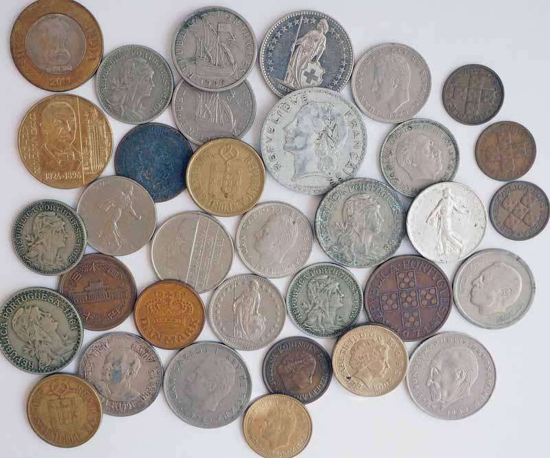 Vendo moedas do mundo