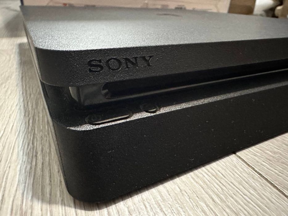 Продам Ps4 slim FC25,CodWar,ідельний стан!