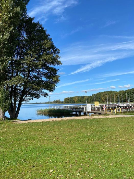 Całoroczny domek nad jeziorem Dadaj z kominkiem i klimatyzacją